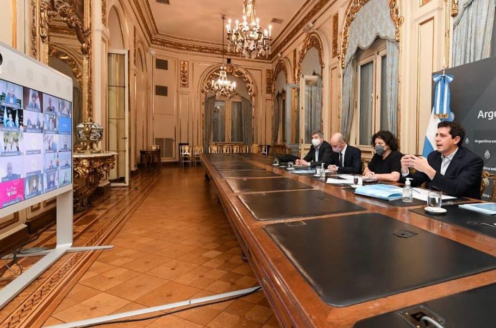 El ministro del Interior, Wado de Pedro, y su par de Salud, Carla Vizzotti, mantienen una reunión con los 23 gobernadores y el Jefe de Gobierno de la Ciudad. 
