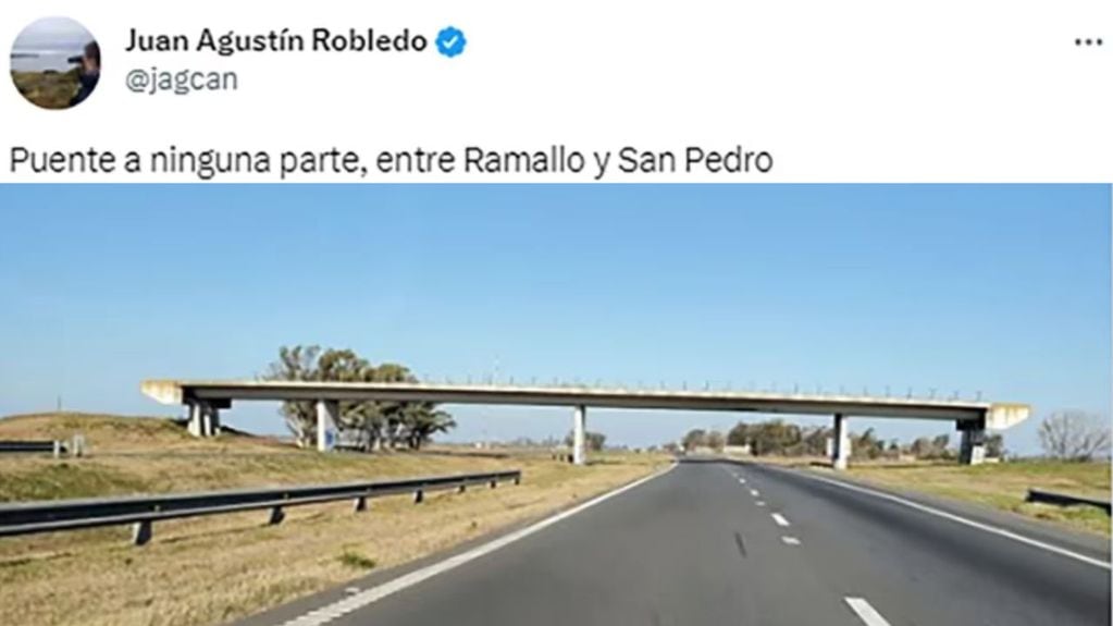 Un puente a ninguna parte, desde y hacia la nada en Buenos Aires.
