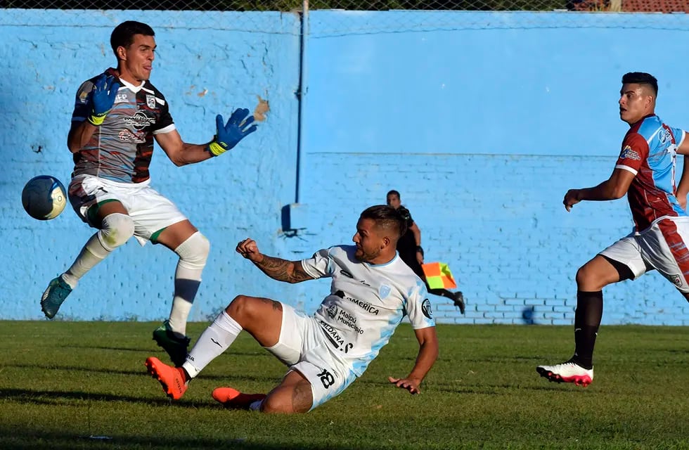 Optimista del gol. Lautaro Suraci ingresó en el segundo tiempo y a los pocos minutos hizo el 2-0 tras un gran pase de Carmona. Foto: Orlando Pelichotti / Los Andes