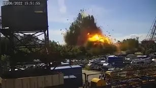El momento exacto en que un misil impacta en el centro comercial de Kremenchuk