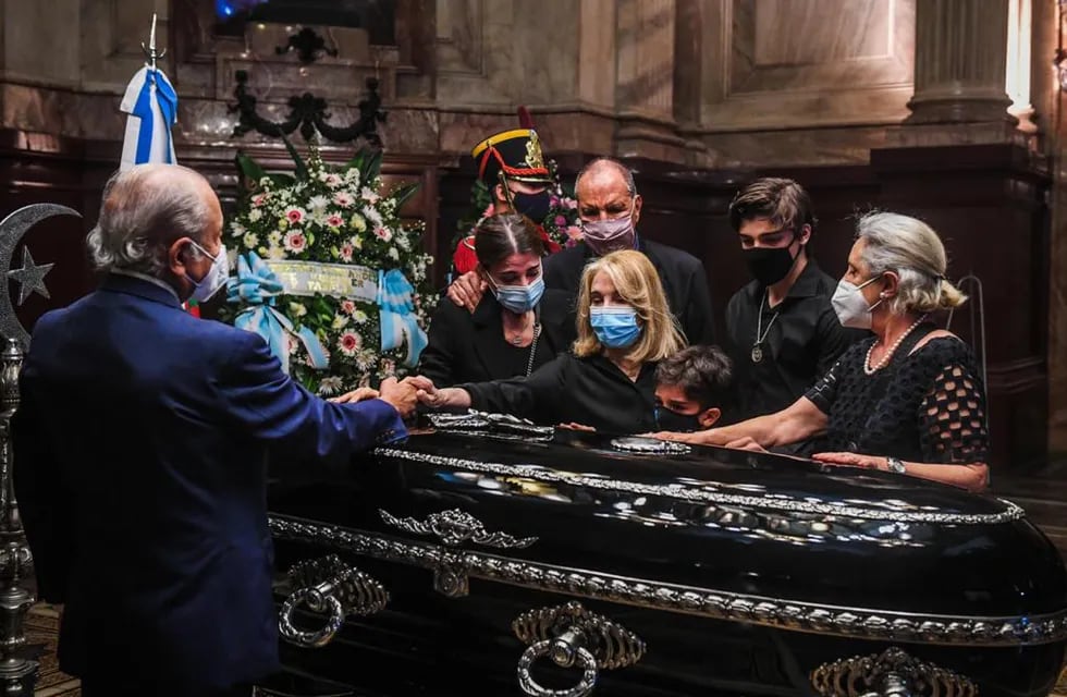 La familia de Carlos Menem se despide del ex presidente. Foto: Gentileza / Clarín