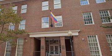 Venezuela exige que EEUU devuelva control sobre sedes diplomáticas