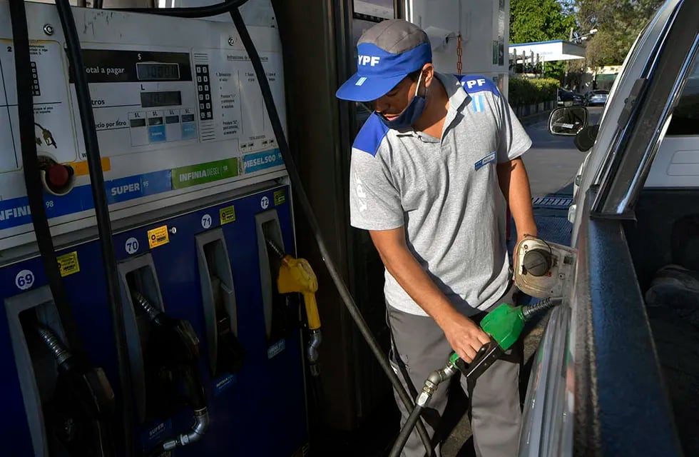 Las ventas de combustible crecieron sobre el 60% interanual. En septiembre, el gasoil aumentaron 63% y la nafta el 70%. /Foto Orlando Pelichotti