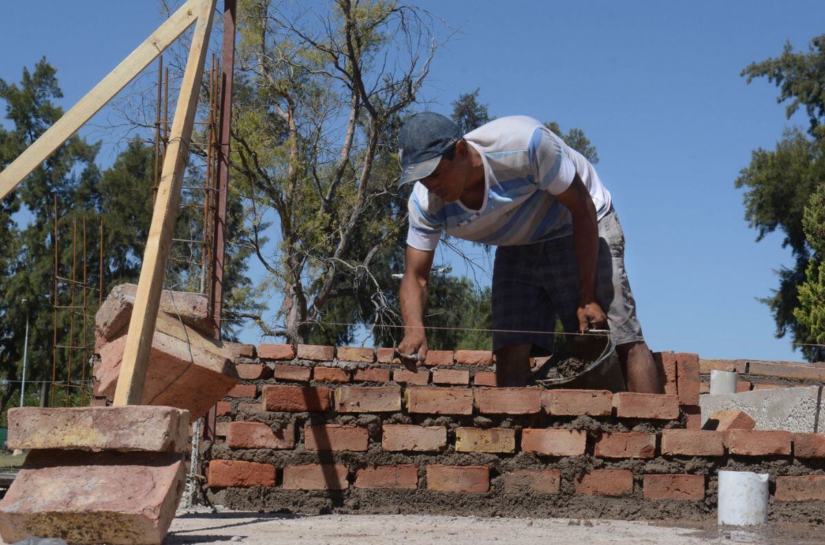 Construir una vivienda económica tradicional de 61 m2 en Mendoza, con hierros, ladrillo y todo lo que implica edificar en una provincia sísmica, tiene un costo superior a los $8 millones.