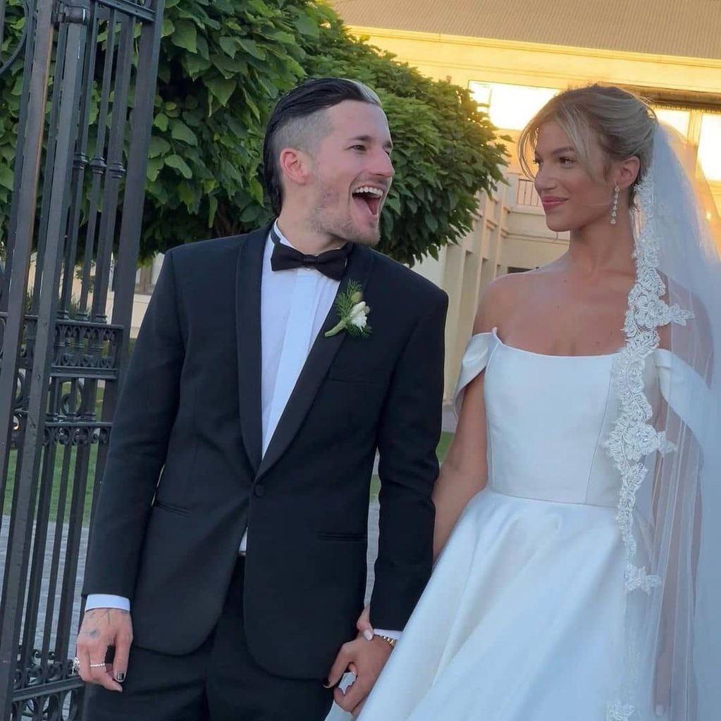 Stefi Roitman tres impactantes vestidos en su casamiento con Ricky Montaner: los looks sus diseñadores