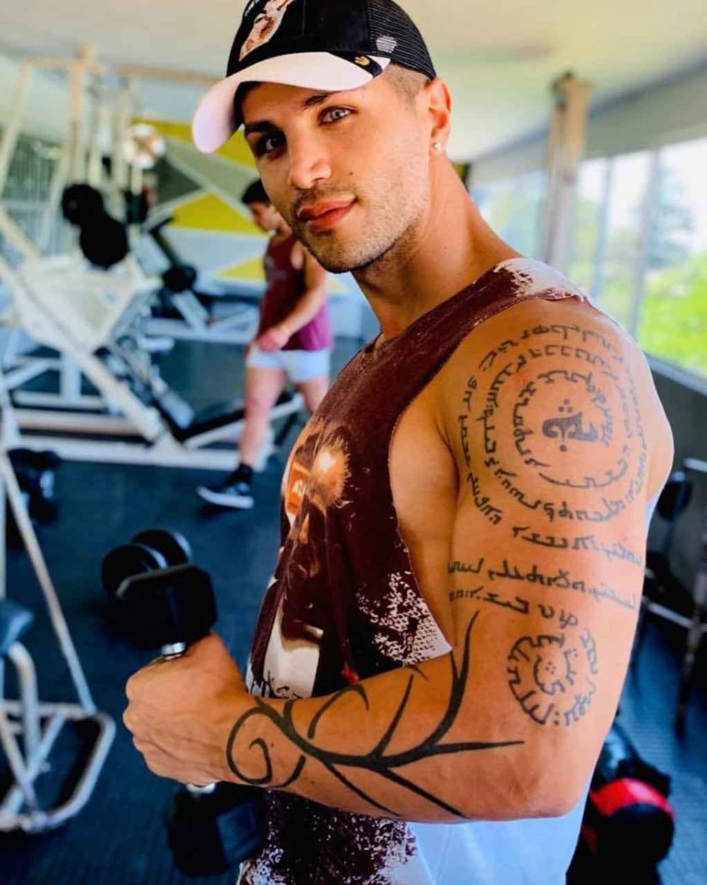 El joven confesó que muchos de sus tatuajes son por Ricardo Fort.