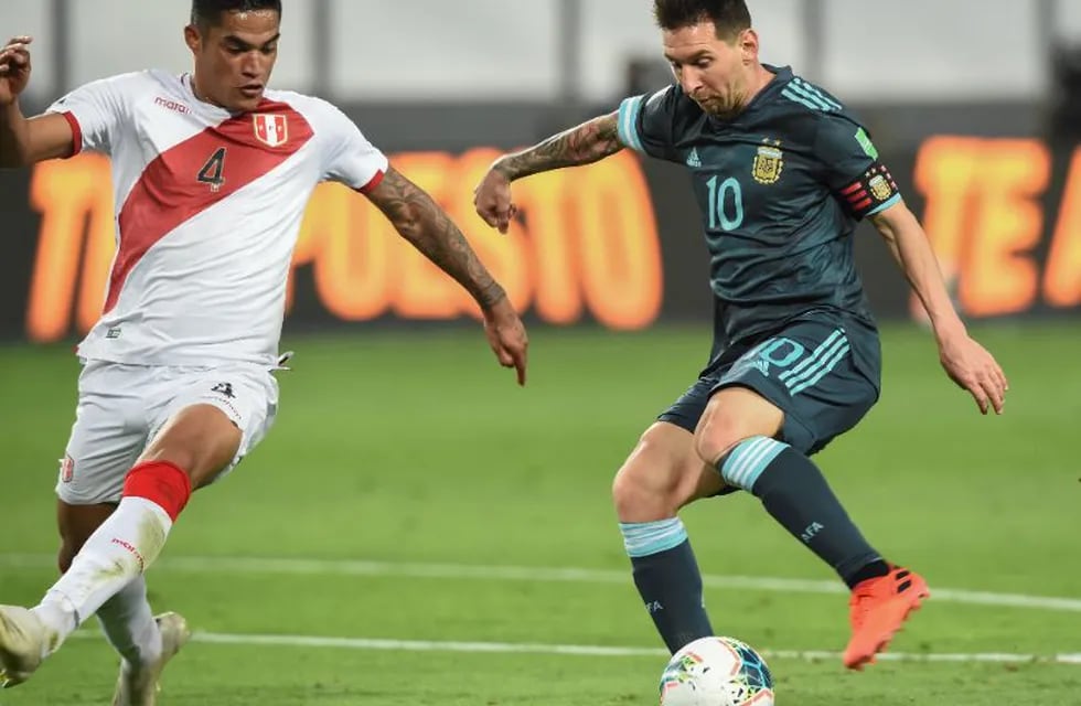 Messi jugó un buen partido ante Perú, aunque no logró anotar. / AFP