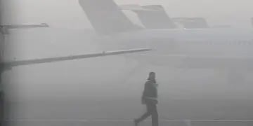Siguen las demoras y cancelaciones de vuelos por la niebla en Buenos Aires