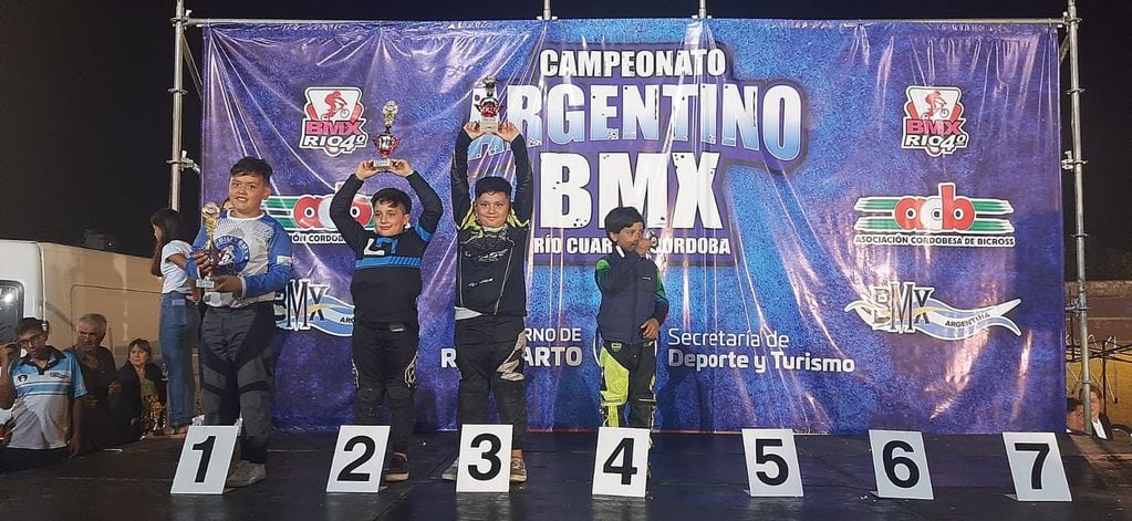 Tiene 8 años, puede ser campeón argentino de BMX y le robaron la bicicleta. Foto: Getileza.