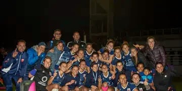 Con muchas jugadoras que militan en el torneo de Mendoza, las dirigidas por el coach mendocino ascendieron al máximo certamen nacional 2020.