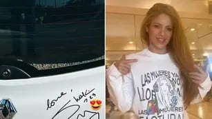 Un italiano viajó a la casa de Shakira en Barcelona y logró un autógrafo para su Twingo
