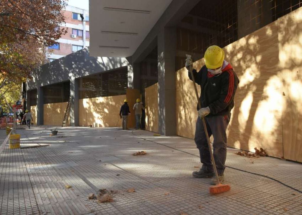 
En el lugar, obreros trabajaban ayer en los detalles finos de la primera etapa de la obra. | Foto: José Gutiérrez.
   