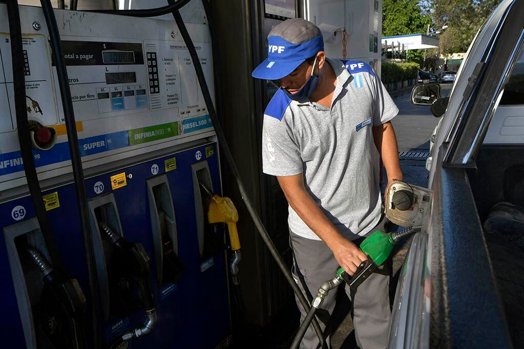 Las ventas de combustible crecieron sobre el 60% interanual. En septiembre, el gasoil aumentaron 63% y la nafta el 70%. /Foto Orlando Pelichotti