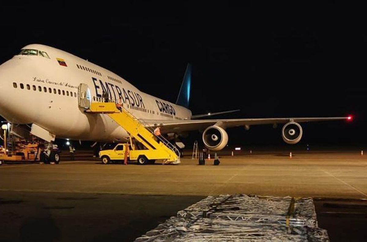 El avión venezolano iraní que está retenido en Buenos Aires.