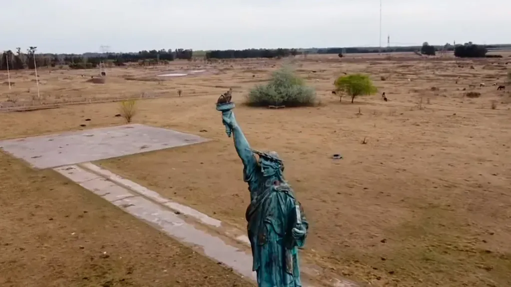 La historia de la misteriosa Estatua de la Libertad escondida en un campo de Buenos Aires. / Foto: captura de video