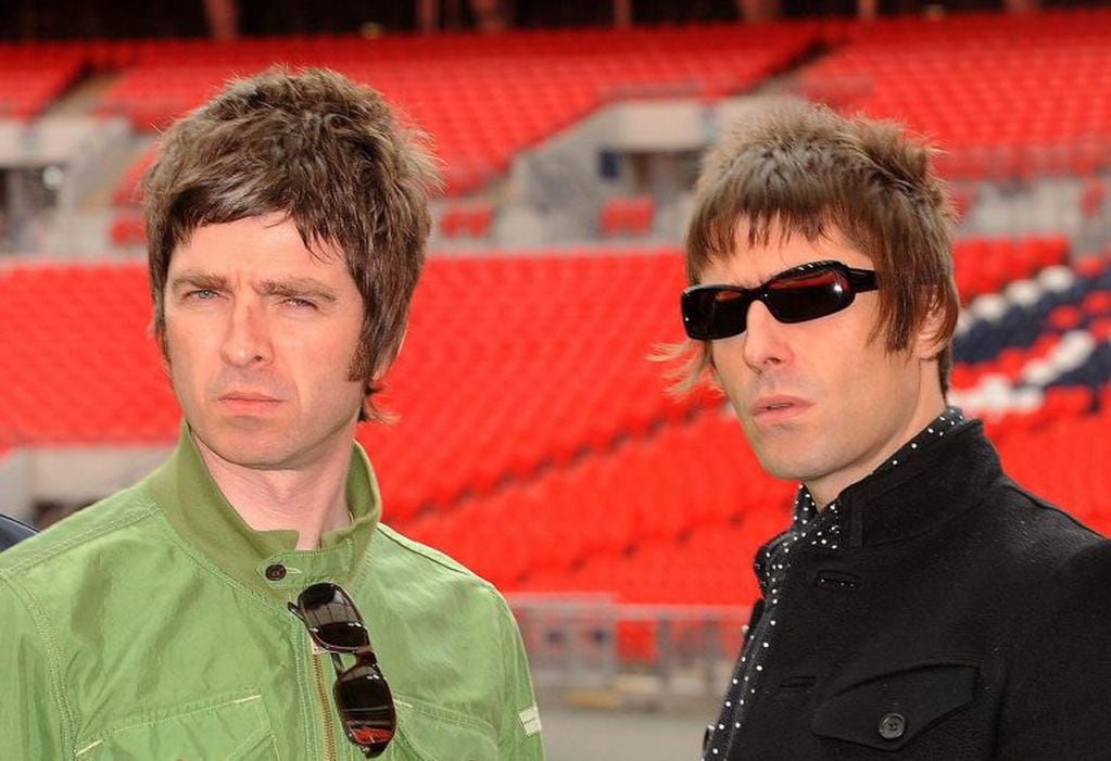 Noel junto a su hermano Liam Gallagher, ambos fueron miembros de Oasis