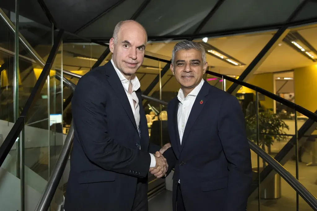 El alcalde de Londres, Sadiq Khan, junto a Horacio Rodríguez Larreta. / Foto: Gentileza