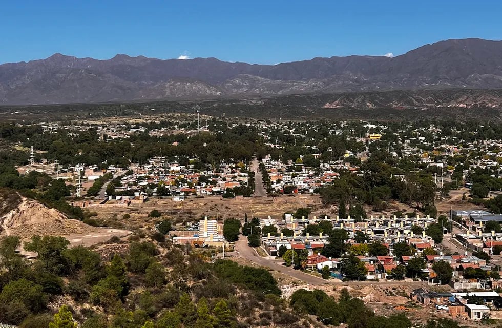 Vista aérea de urbanizaciones ubicadas en el piedemonte del Área Metropolitana de Mendoza. Foto: arq. Ana Laura Castillo