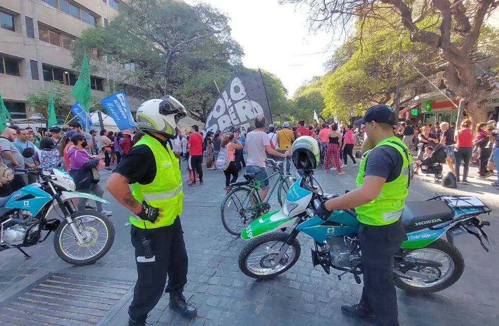 El miércoles por la mañana marchó el Polo Obrero por Ciudad, junto a ATE, CCC, PTS y el Frente de Izquierda. Foto: Claudio Gutiérrez / Los Andes