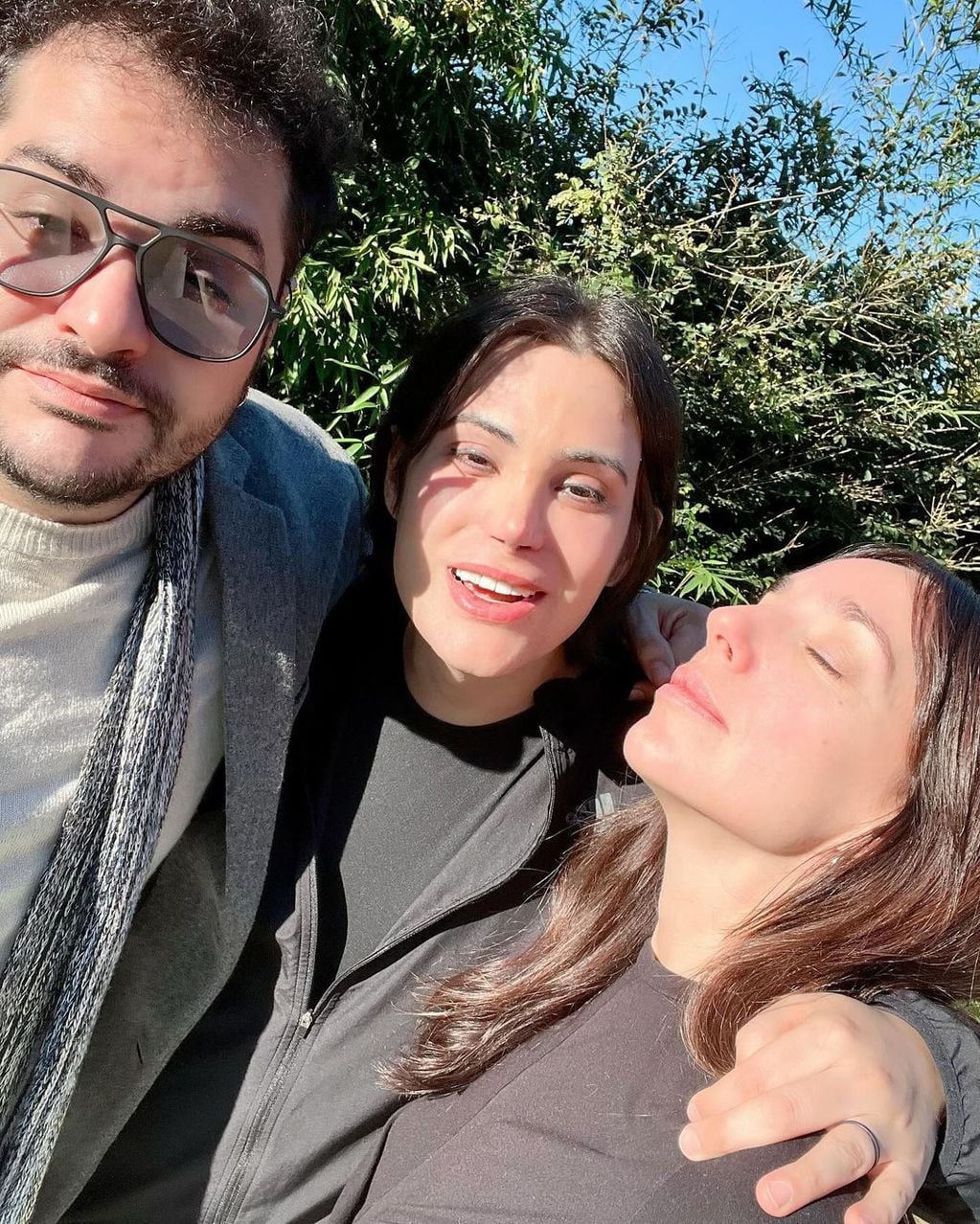 Felipe Pettinato junto a sus hermanos, Homero y Tamara Pettinato en su cumpleaños 31. Gentileza Instagram.