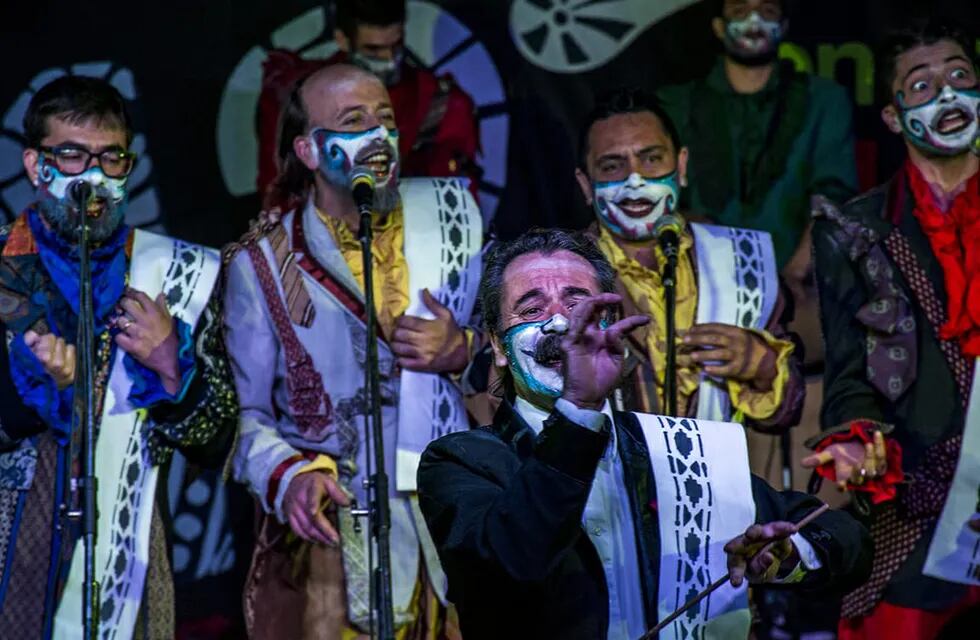 El Remolino en el teatro Mendoza: cantando, pese a todo