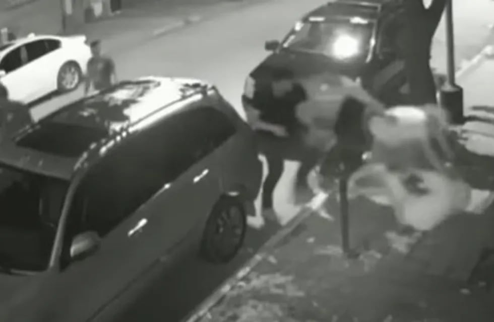 Otra vez un grupo de rugbiers en la mira por la brutal golpiza a un joven en Tucumán a la salida de un bar.