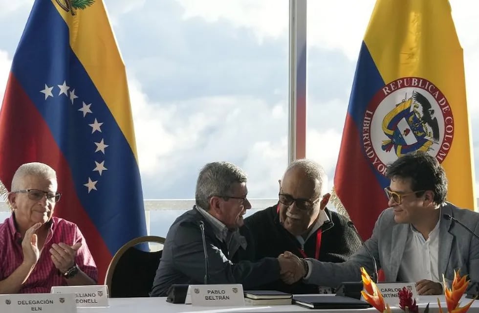 El equipo de Gustavo Petro, presidente de Colombia, negocia un acuerdo con la guerrilla del ELN.