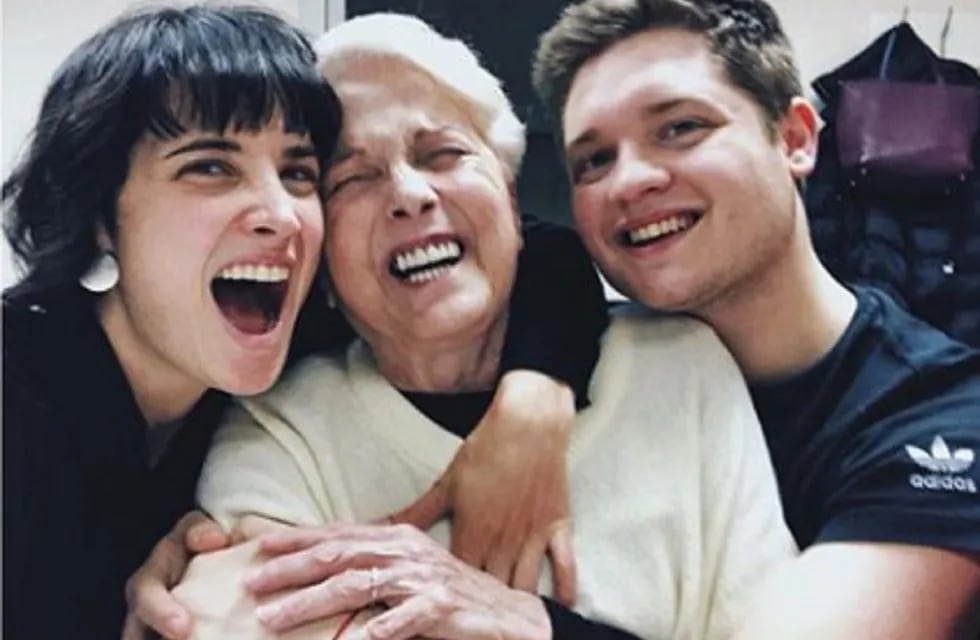 La actriz compartió un divertido momento de su madre fallecida y su hijo Toto