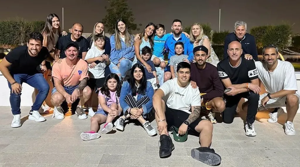 La familia Messi en Qatar junto con el capitán argentino.