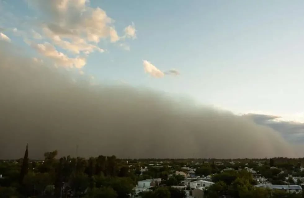 Un impresionante video muestra la llegada del viento que envolvió a Mendoza en Nochebuena