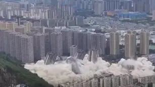 Impactante video: el momento exacto en que demolieron 15 edificios de gran altura en China