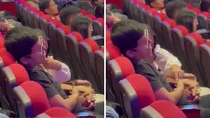 Video: aprovechó que su novio se durmió en el cine con el celular en la mano y no dejó pasar la oportunidad