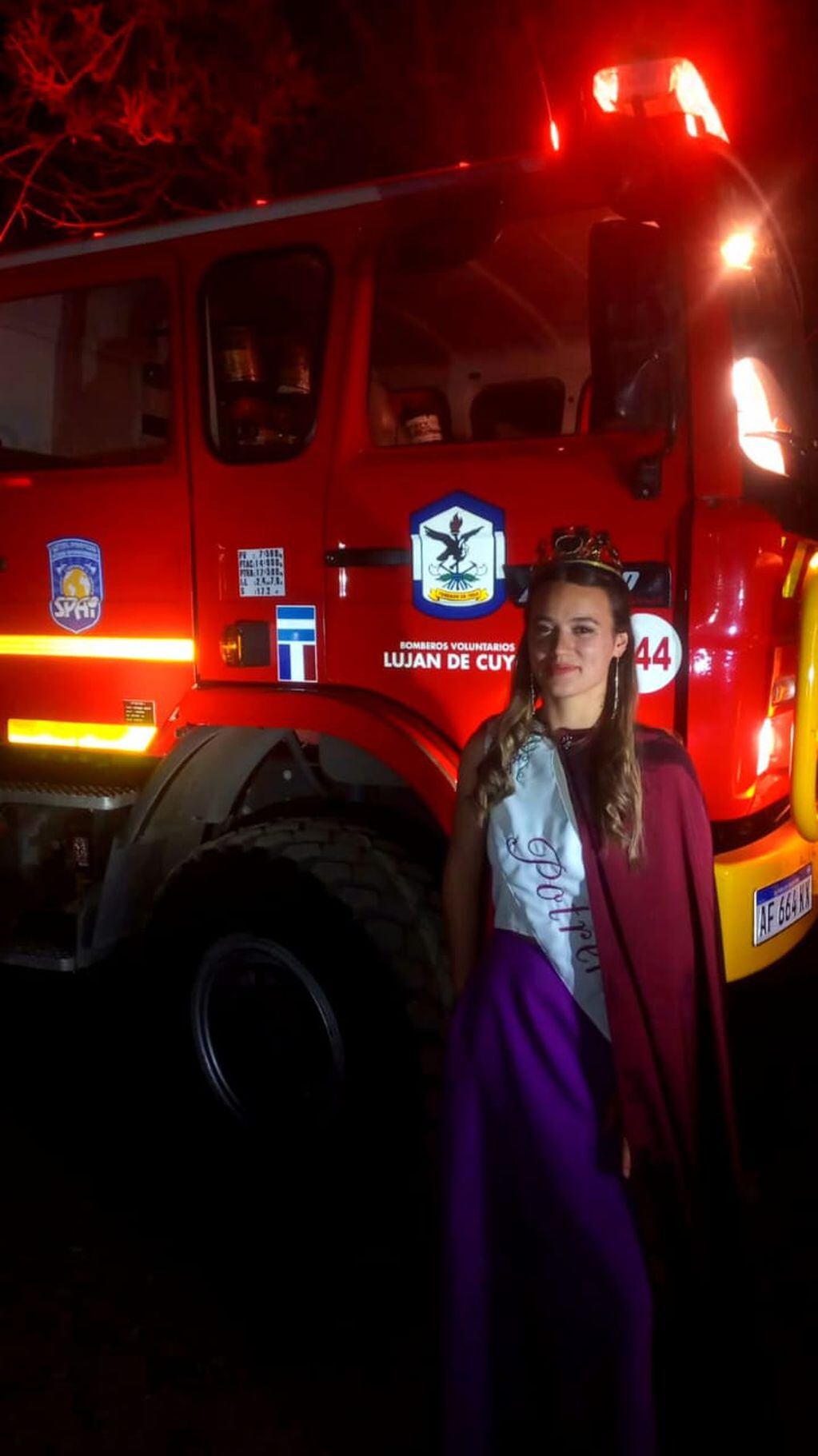 Paz Egea, reina y bombera. | Foto: gentileza