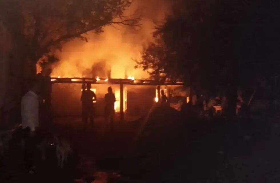 Perdieron su casa en un incendio mientras festejaban el cumpleaños de 15 de su hija - Gentileza familia Martínez