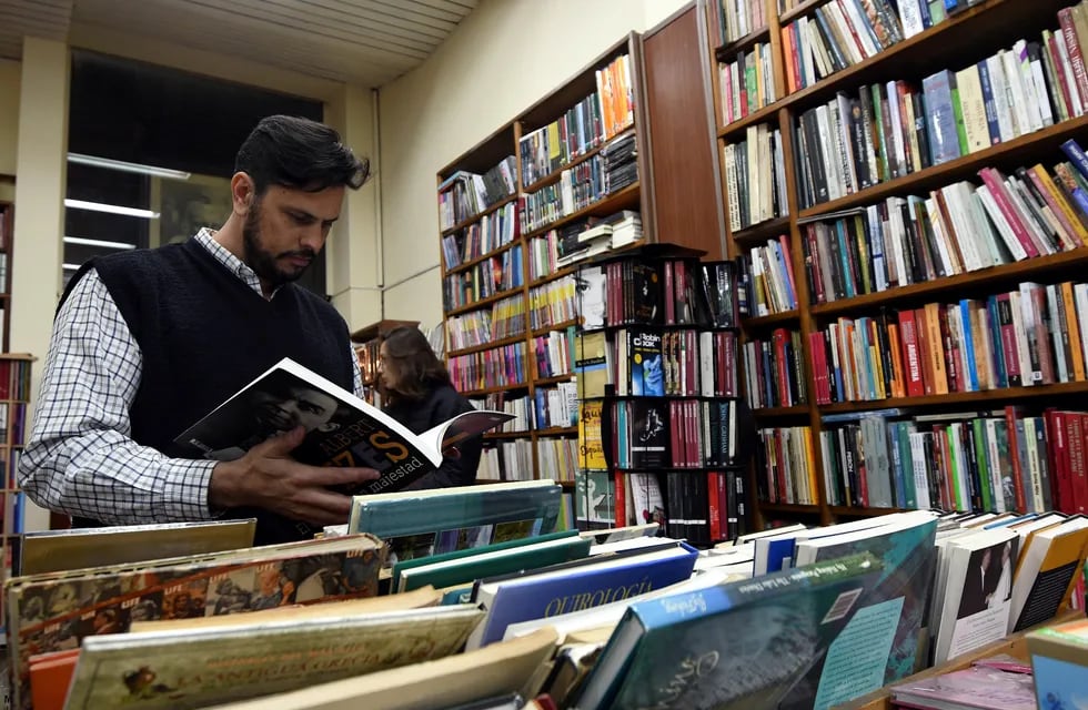 García Santos: la última librería histórica resiste