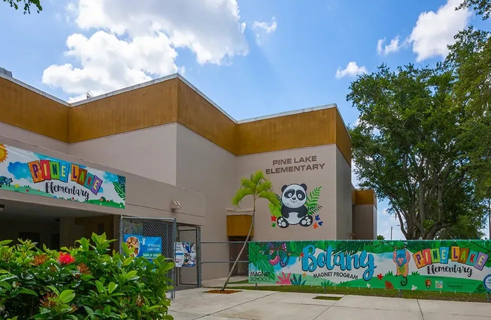 Escuela primaria Pines Lakes de Florida, Estados Unidos.