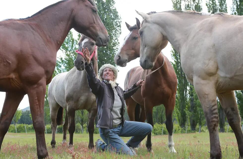 La suiza dejó la comodidad de su país para enseñarle al mundo el lenguaje del caballo