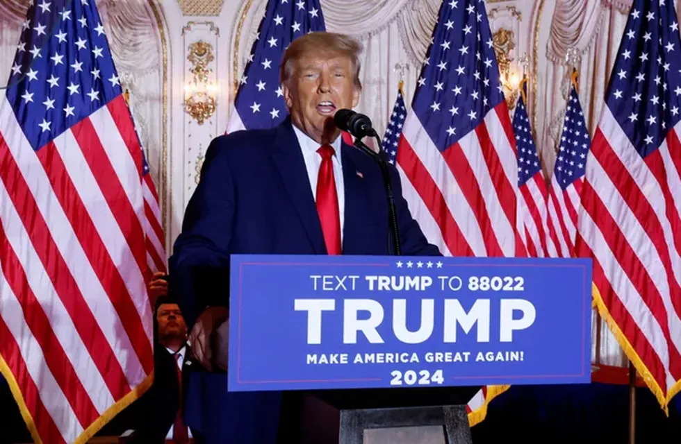 Donald Trump anunciando su candidatura como presidente para el 2024.