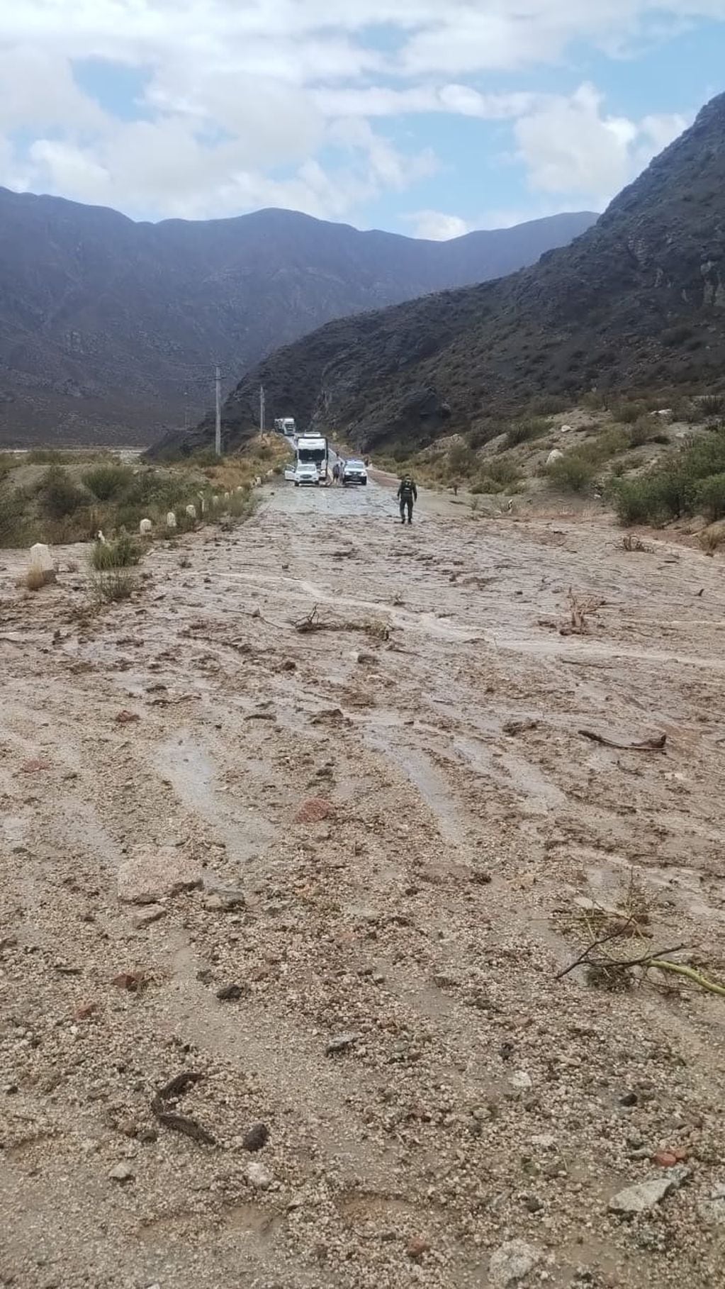 Tránsito normal en Alta Montaña luego del alud, aunque se mantiene la alerta ante las lluvias. Foto: Gentileza Gendarmería Nacional
