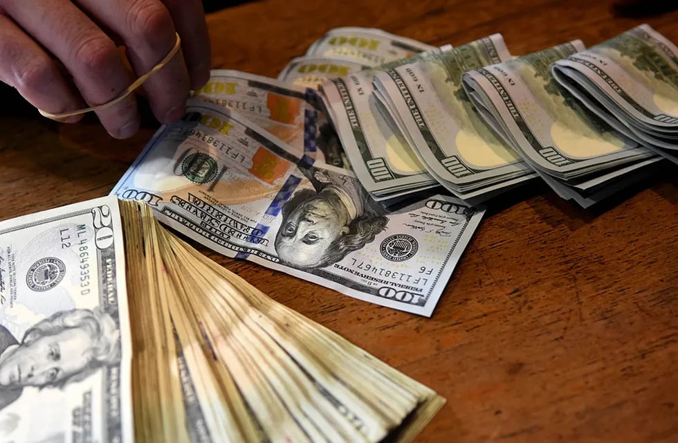 Al cierre del año, el dólar blue llegó a superar los $210 en Mendoza