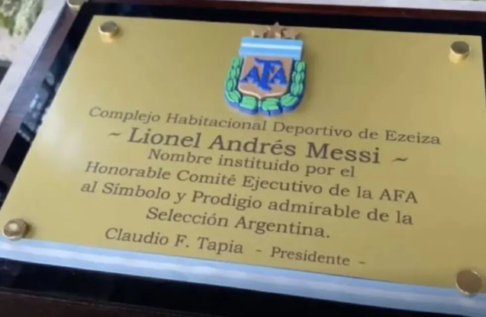 Messi fue homenajeado en el predio de la AFA, que ahora lleva su nombre. / AFA