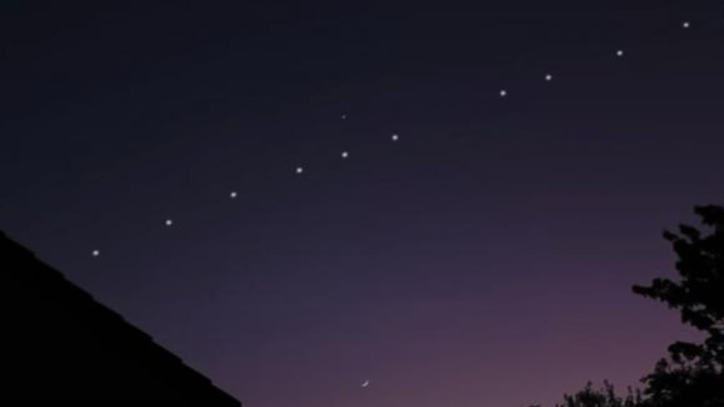 Las luces vistas en el cielo son a causa de los satélites Starlink