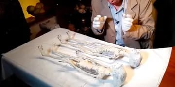 Cinco cuerpos fueron encontrados en Nazca. Expertos sostienen que "no se trata de humanos"  y que "serían muy difíciles de falsificar".