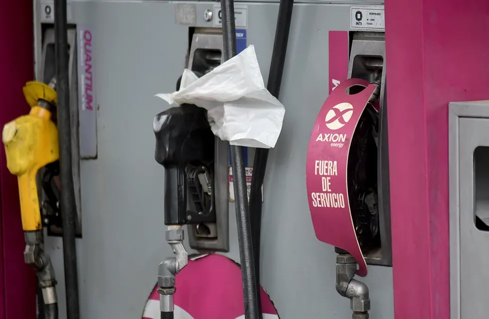 El faltante de combustible sigue registrándose en distintas estaciones de servicio. (Ramiro Pereyra/La Voz)