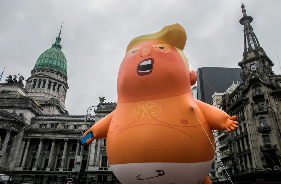 "Baby Trump", el muñeco inflable que opaca la llegada de los presidentes al G20
