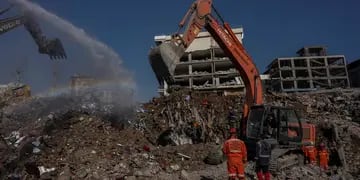 Destrucción edilicia en Kahramanmaras, Turquía. (AP/Bernat Armangue)