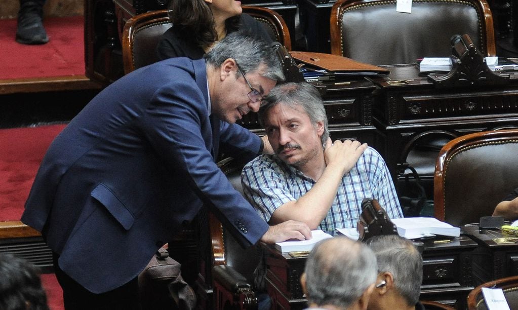 Máximo Kirchner y Germán Martínez, de Unión por la Patria, en la sesión de Diputados que debatió la Ley Omnibus. Foto: Federico Lopez Claro