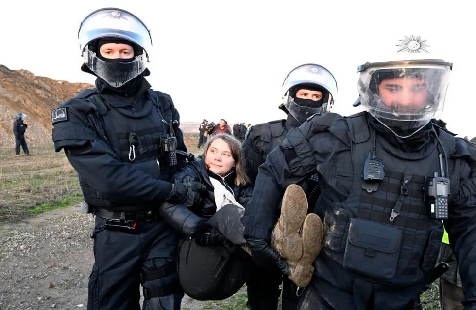 La activista climática Greta Thunberg fue detenida ayer en Alemania. (AP)