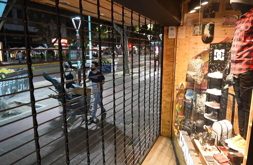 Según las restricciones que indica Nación, los comercios del Gan Mendoza deberían cerrar más temprano. José Gutiérrez / Los Andes