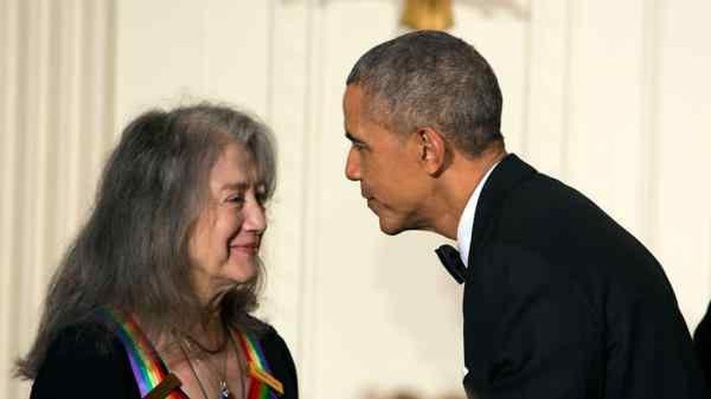 Martha Argerich, saludada con honores por Barack Obama. 